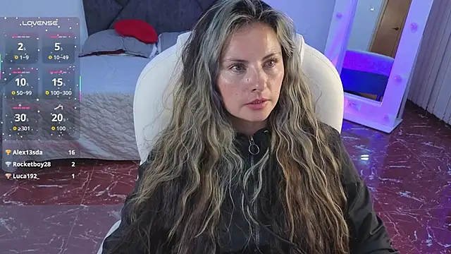 Emilia_Stone1777のライブXXXチャット