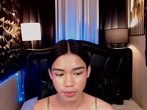 ItsurGirlMiana Show Webcam