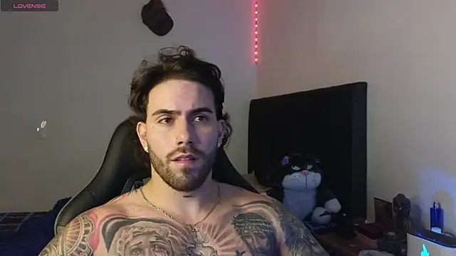 XXX chat uživo modela Ades_Lowe