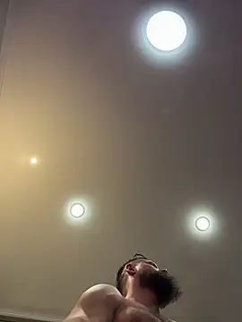 SportsManBi: διαδικτυακό σόου στην κάμερα