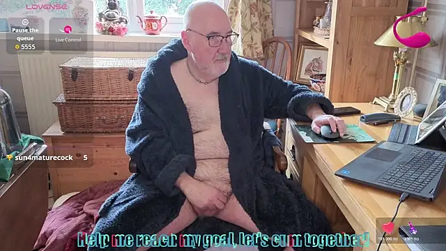 Adamdaddybear's Live XXX Chat