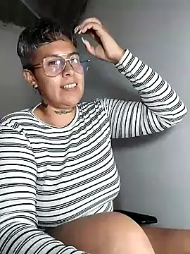 Yessi_rousse 现场XXX聊天