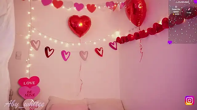 AbyWhitee 现场XXX聊天