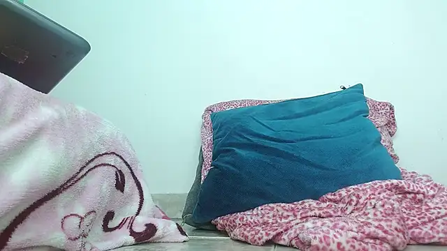 avaleri_cherry's Live XXX Chat