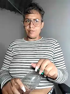 Yessi_rousse – Naživo XXX chat