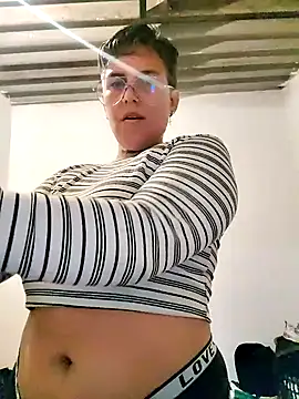 Chat XXX en directo de Yessi_rousse