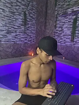 Alejandroo_Montenegro: онлайн-секс-чат