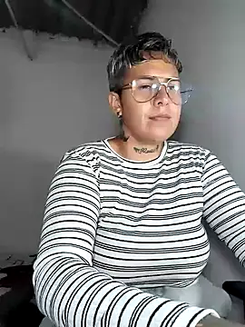 دردشة Yessi_rousse الجنسية المباشرة