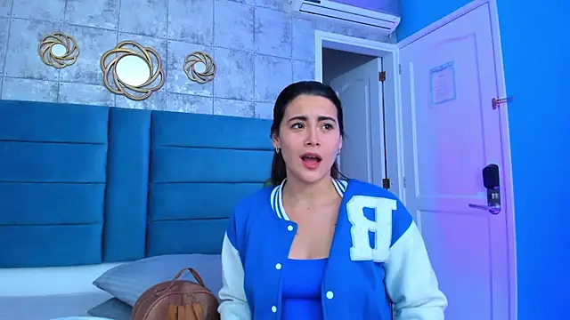 SaraAlvarezxのライブXXXチャット