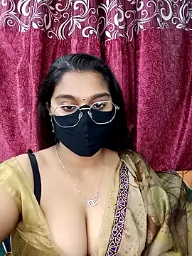 Jasmine_jaaan: διαδικτυακό σόου στην κάμερα