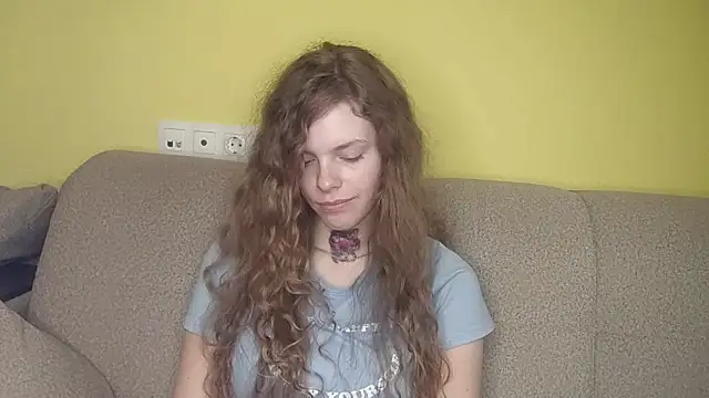 Chat +18 de RayaNenlia ao vivo