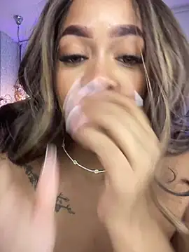 riri_brunnete's Webcam Show