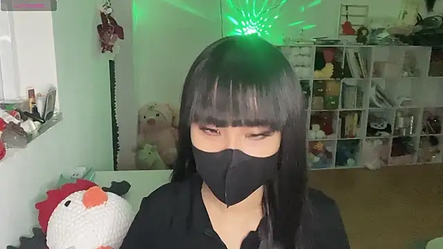 XXX chat uživo modela Tieu-May