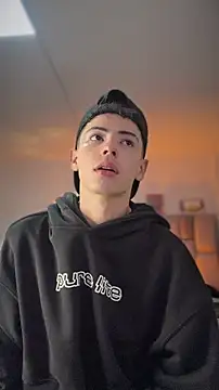 XXX chat uživo modela Sebastian_Reed