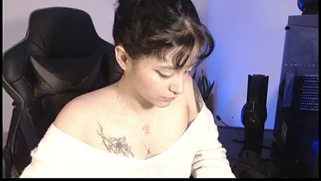 lizzy-c-e-e Live XXX-Chat