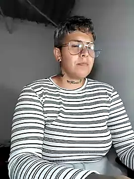 Czat XXX na żywo – Yessi_rousse