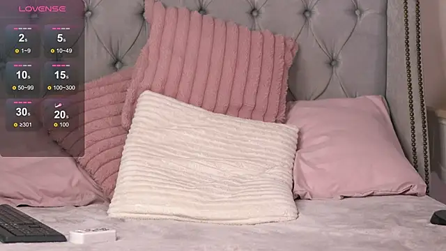 RebeccaRese: онлайн-секс-чат