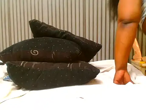 ROYALASS25's Webcam Show