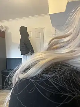 Chatroom XXX en direct de Bustyblondebabe32