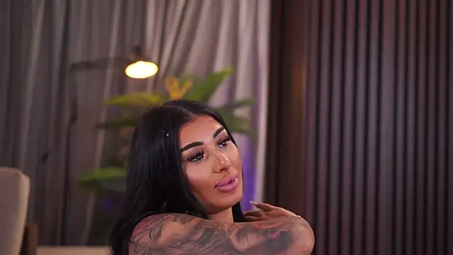 YanaSultana Adlı Modelin Canlı XXX Sohbeti