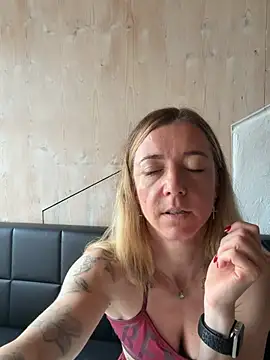 FitAnna Adlı Modelin Canlı XXX Sohbeti