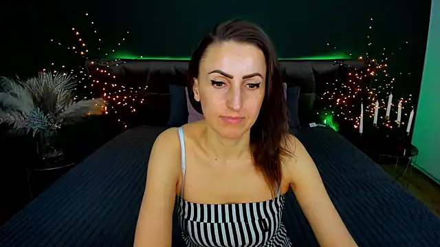 Show modela Rebecca_Diamond na web-kameri