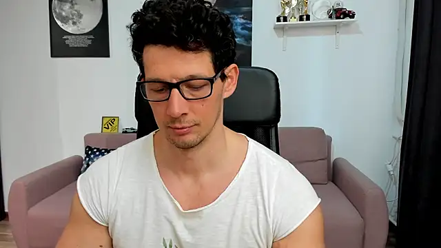 BrutusK08's Live XXX Chat