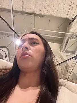 XXX chat uživo modela Holly_Play