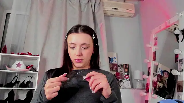 Sahara_Shields live XXX chat