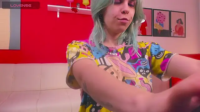 LiraBelle élő XXX-chatje