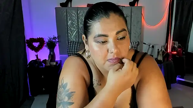 Show modela AndreaKinky na web-kameri