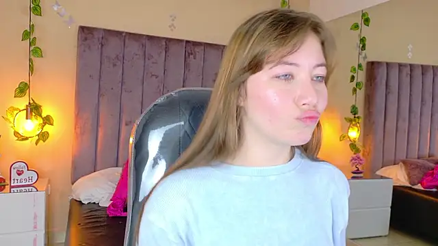 Dahlia_Rousse Adlı Modelin Canlı XXX Sohbeti