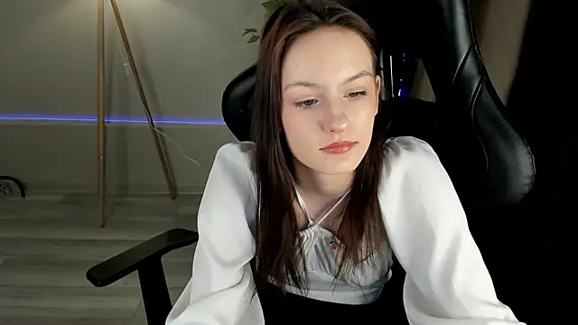 Golden__Whisper লাইভ XXX চ্যাট