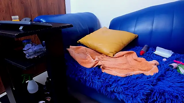 Mature_Skinny's Live Chat Room