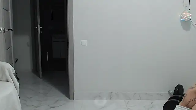 maxi_foxxx: διαδικτυακό σόου στην κάμερα