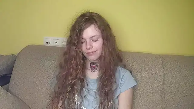 RayaNenlia's Live XXX Chat