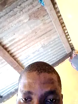 Pokazy przed kamerką – HornyAss_Bitch