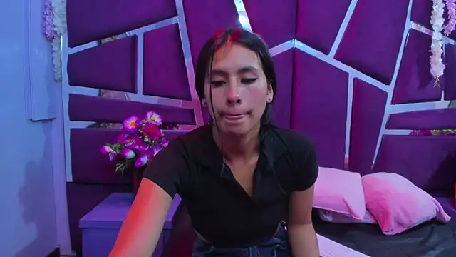 Miaa_Davis_ Adlı Modelin Canlı XXX Sohbeti