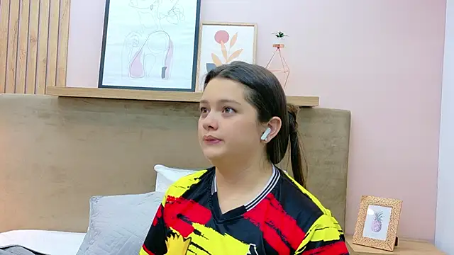 Chat +18 de Tessa_Stone ao vivo