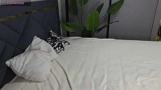 TrishaRey Pertunjukan Webcam