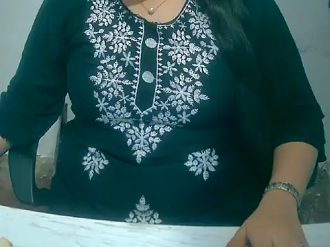 Chat +18 de Cute_Aliyaa ao vivo