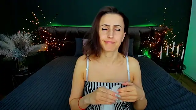 Rebecca_Diamond Adlı Modelin Canlı XXX Sohbeti