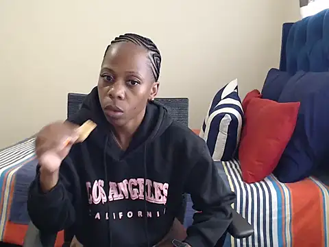 QUEENMANDYY's Live Chat Room