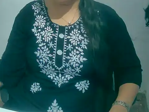 Chat +18 de Cute_Aliyaa ao vivo