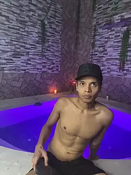 Alejandroo_Montenegro Adlı Modelin Canlı XXX Sohbeti