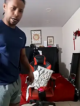 AlejoKhalifa_: διαδικτυακό σόου στην κάμερα