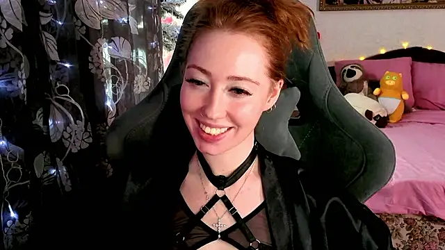 TinaBrook: διαδικτυακό σόου στην κάμερα