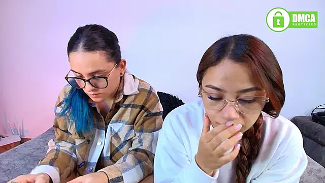 Jules_n_Gia লাইভ XXX চ্যাট