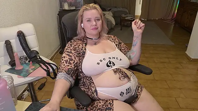 MargotGrey Show in webcam