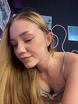 MilaMoone Adlı Modelin Canlı XXX Sohbeti